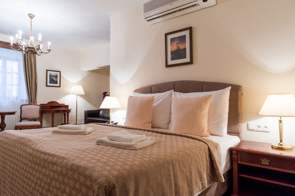 ออรุส Hotel ปราก ภายนอก รูปภาพ